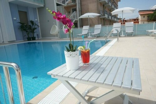 Внешний вид отеля Отель Альбатрос в Езоле, фото 2