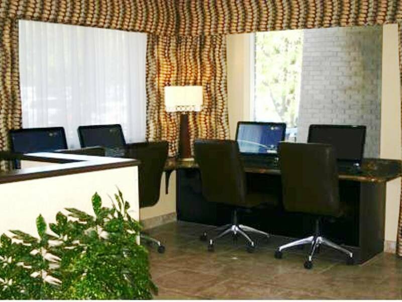 Фото Crystal Inn Hotel & Suites Salt Lake City