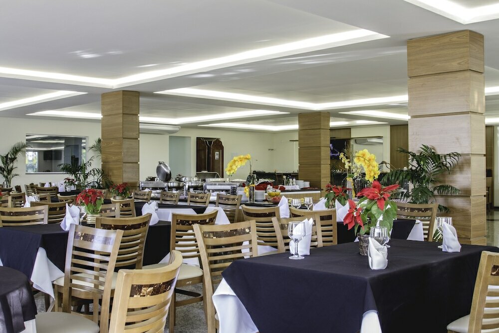 Фото Colonial Plaza Hotel