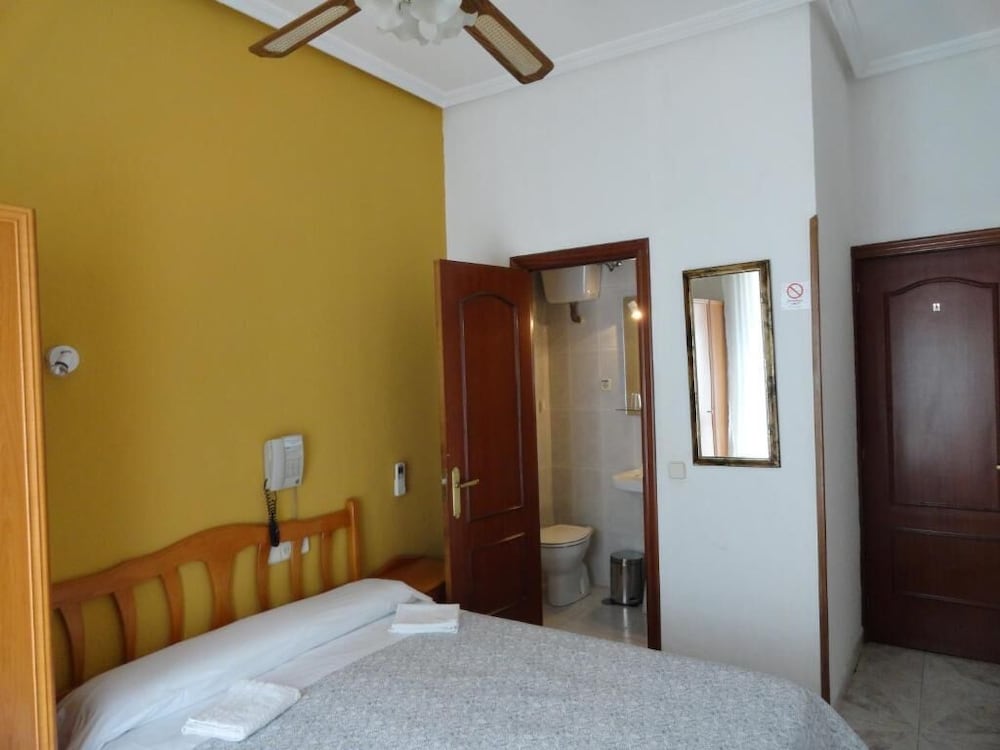 Фото Hostal Fuencarral Kryse