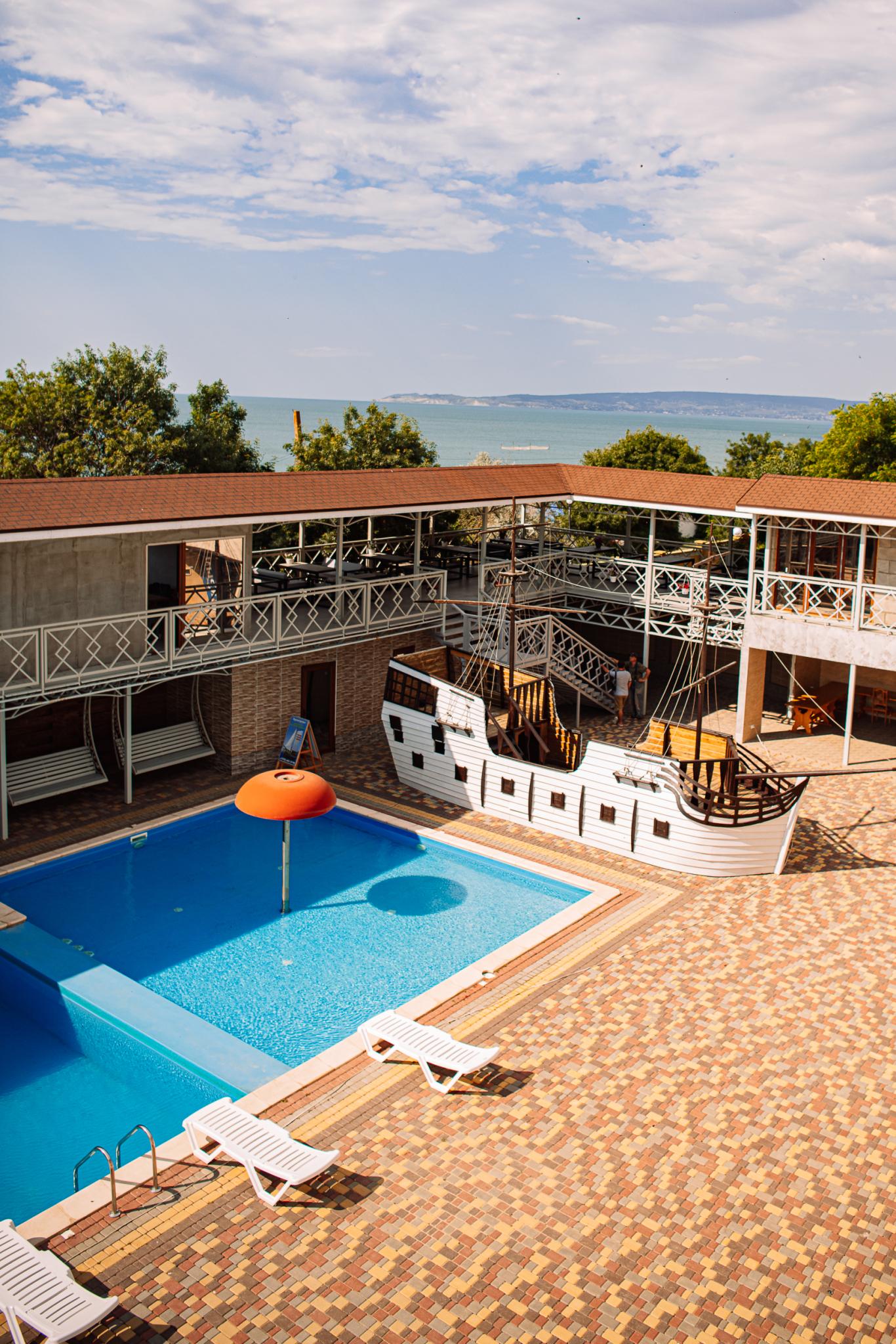 Фото отеля 2