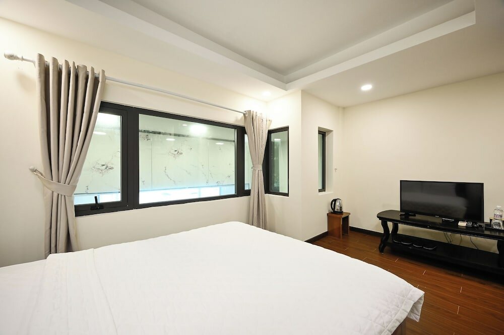 Фото Red Sun Airport Saigon Hotel