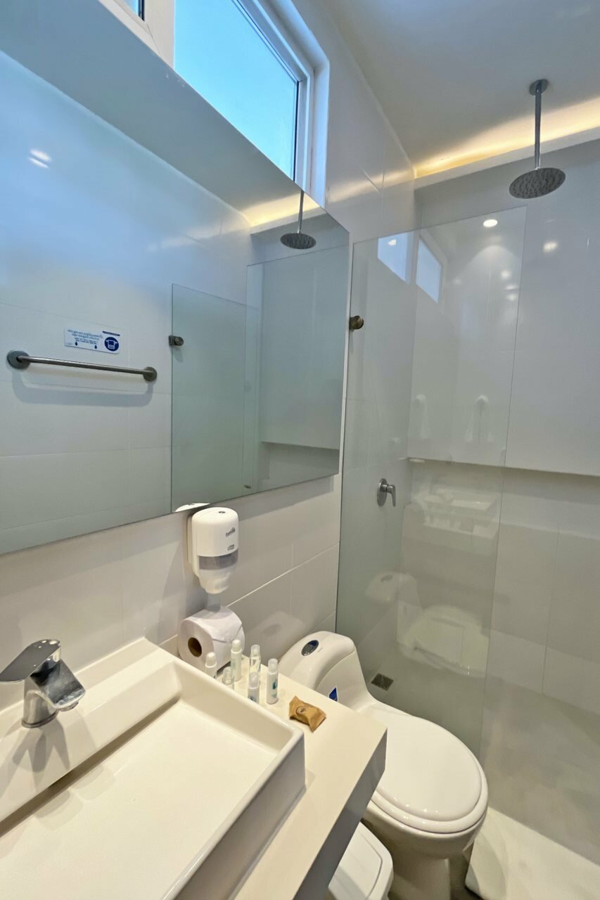 Фото Azure Lofts & Pool Hotel