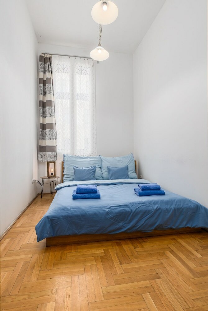 Фото Venus Apartments - Gozsdu Court III