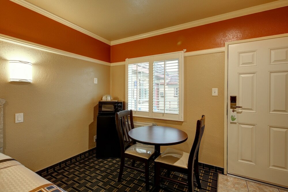 Фото Geneva Motel