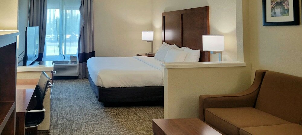 Фото Comfort Inn & Suites Airport