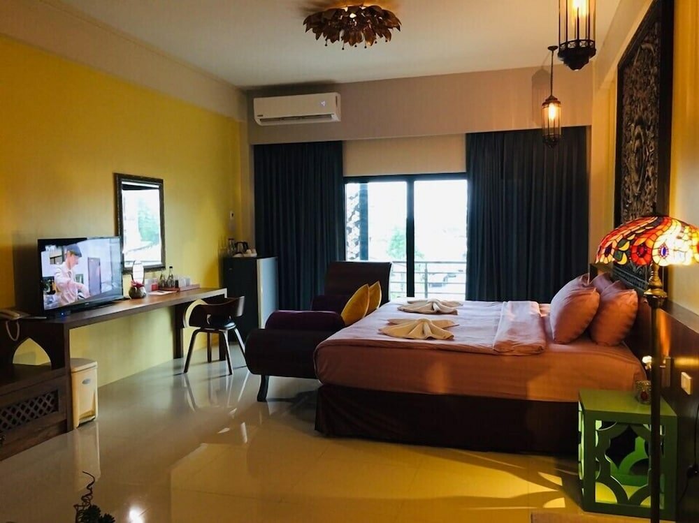 Фото The Iconic Hotel