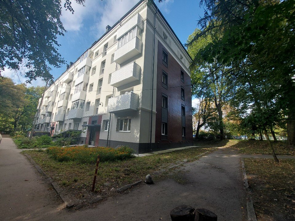 Фото Двухкомнатная квартира у площади