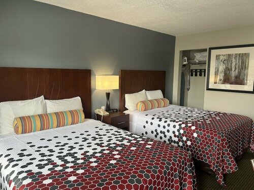 Гостиница Travelers Inn Eugene University в Юджине