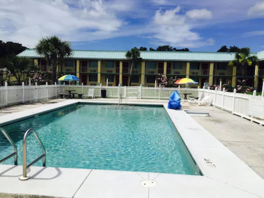 Фото Garden Inn & Suites