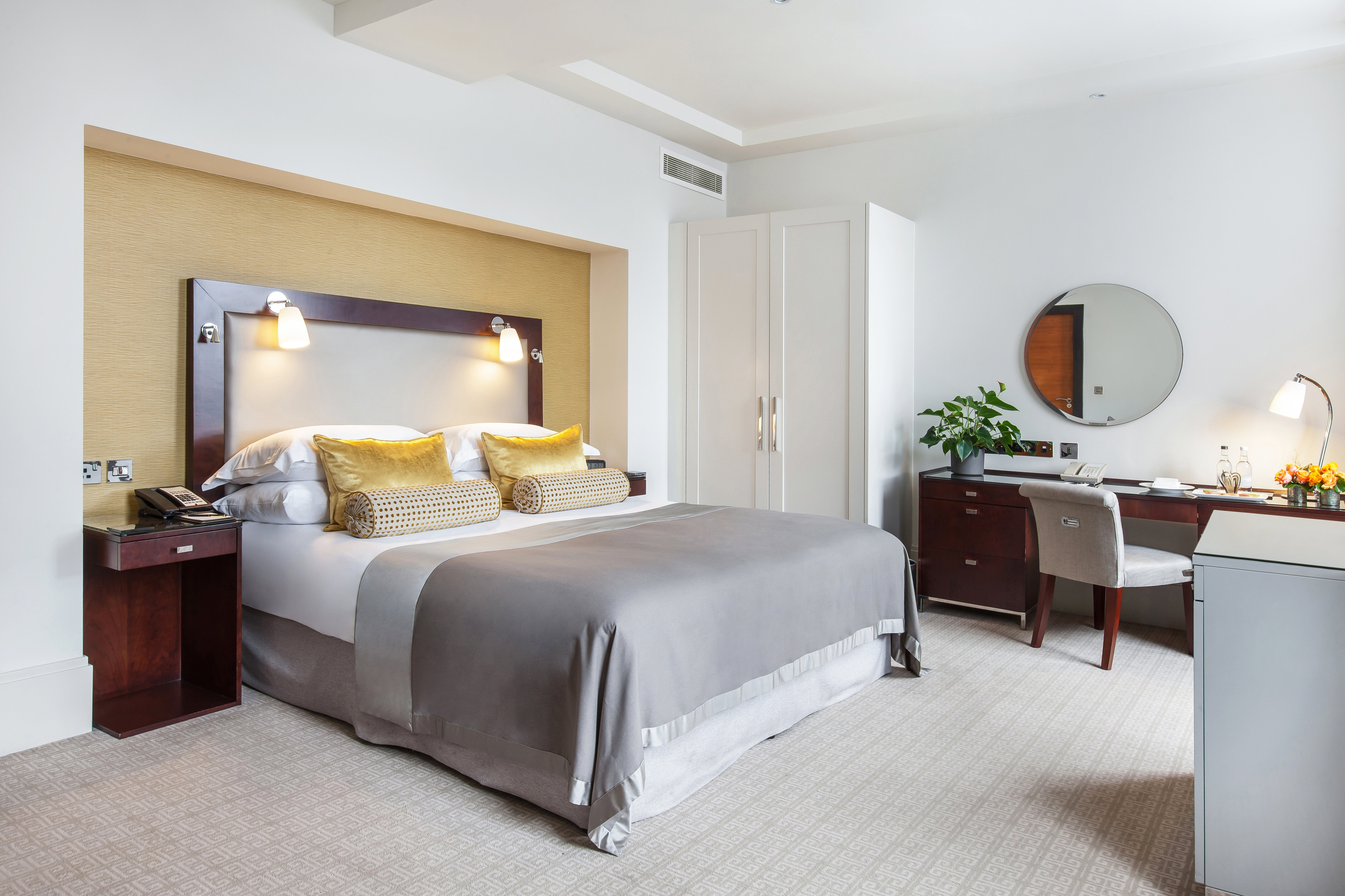 Фото Taj 51 Buckingham Gate, Suites and Residences