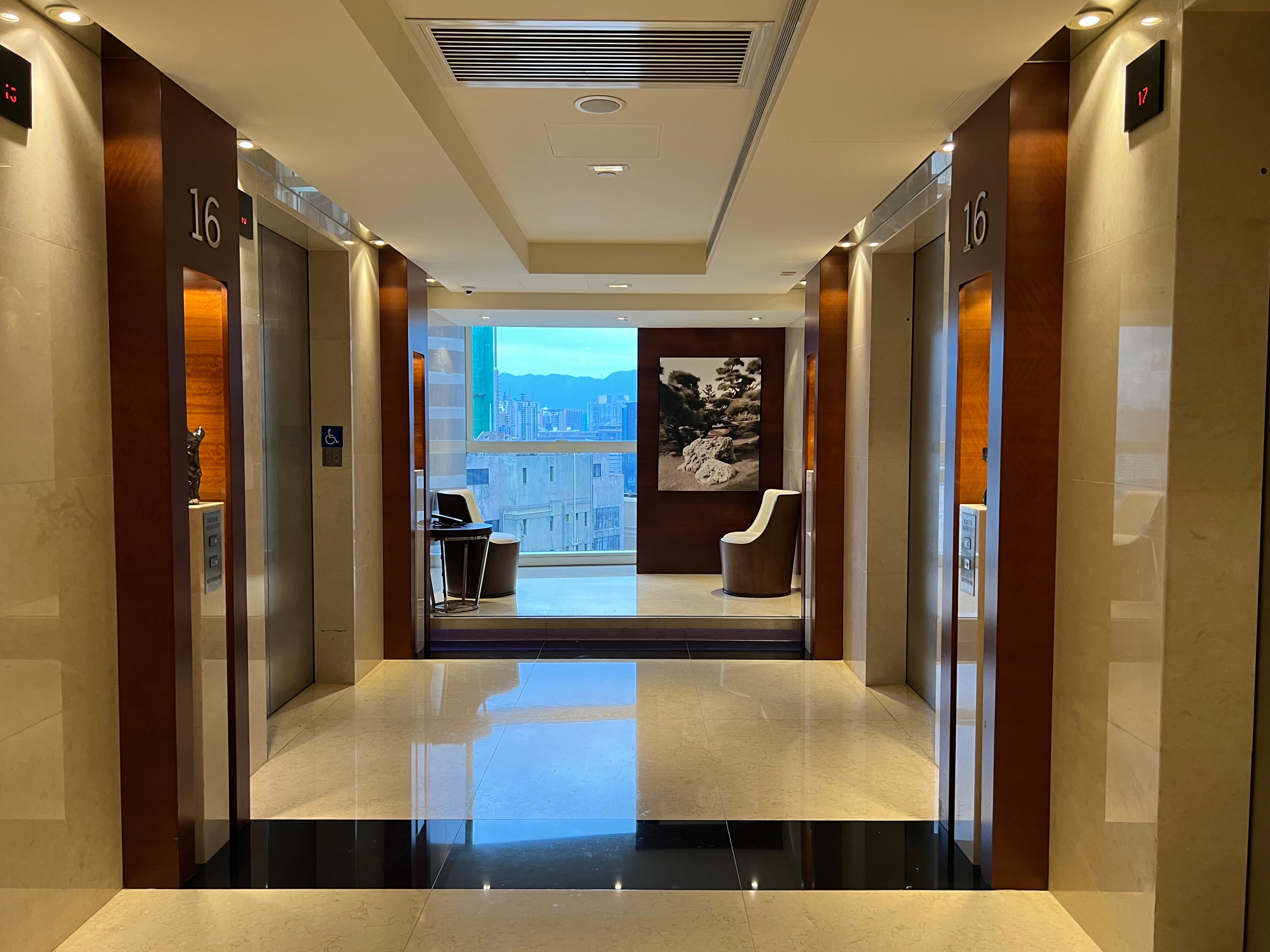 Фото Hyatt Regency Hong Kong, Tsim Sha Tsui