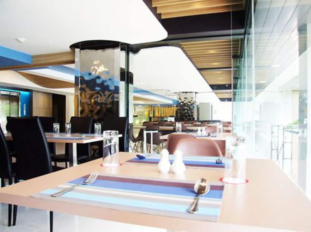 Фото Grand Tower Inn Sathorn Bangkok