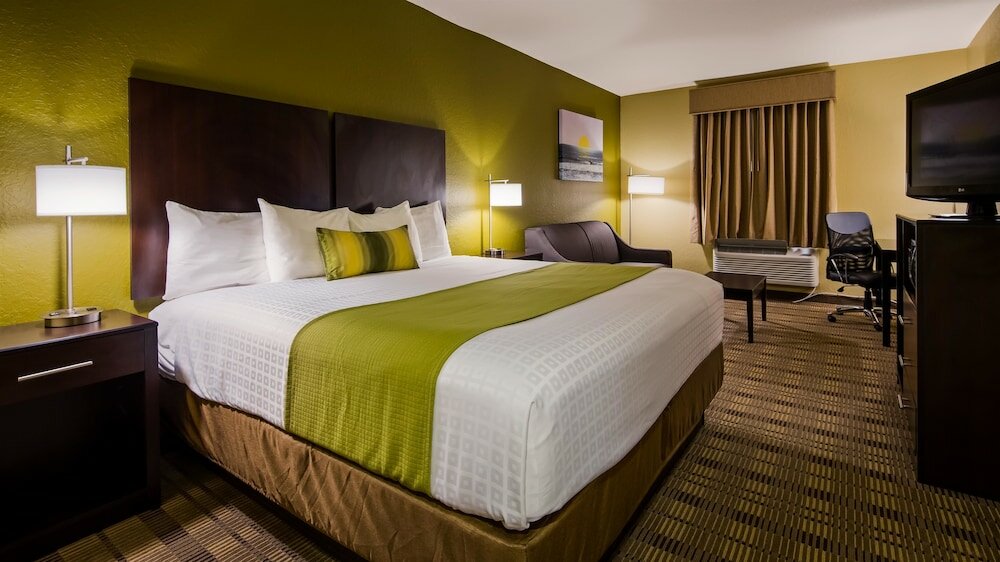 Фото Best Western Edgewater Inn