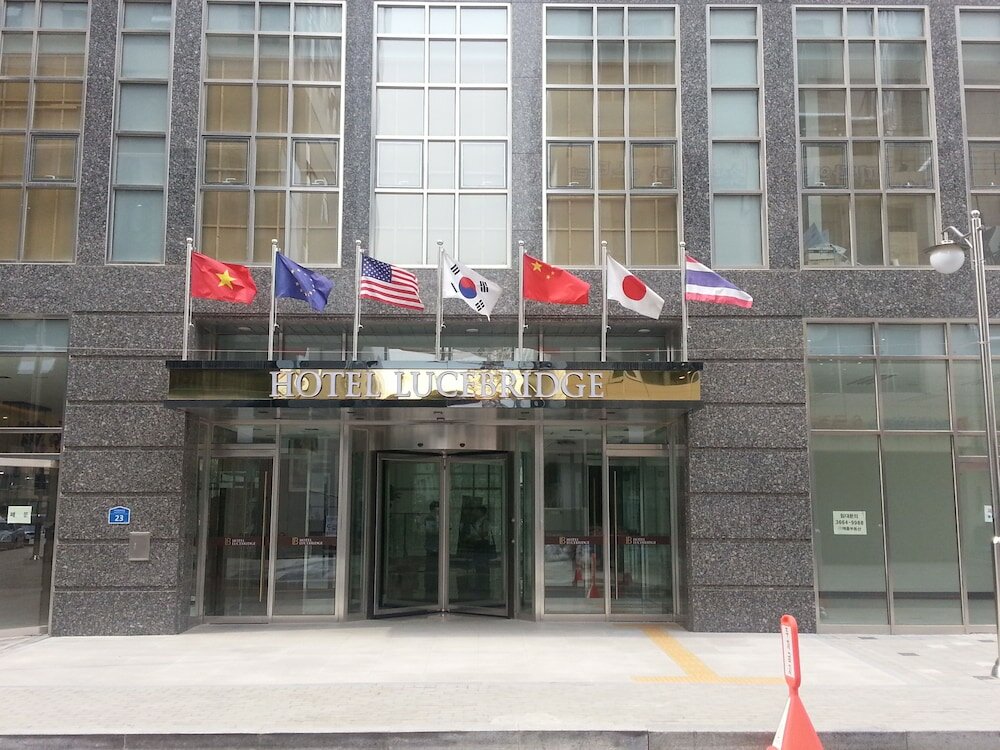 Фото First Stay Hotel