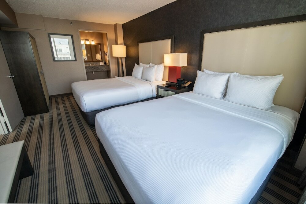 Фото 2500 Penn, a Placemakr experience