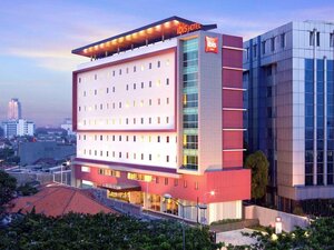 отель Ibis Jakarta Senen