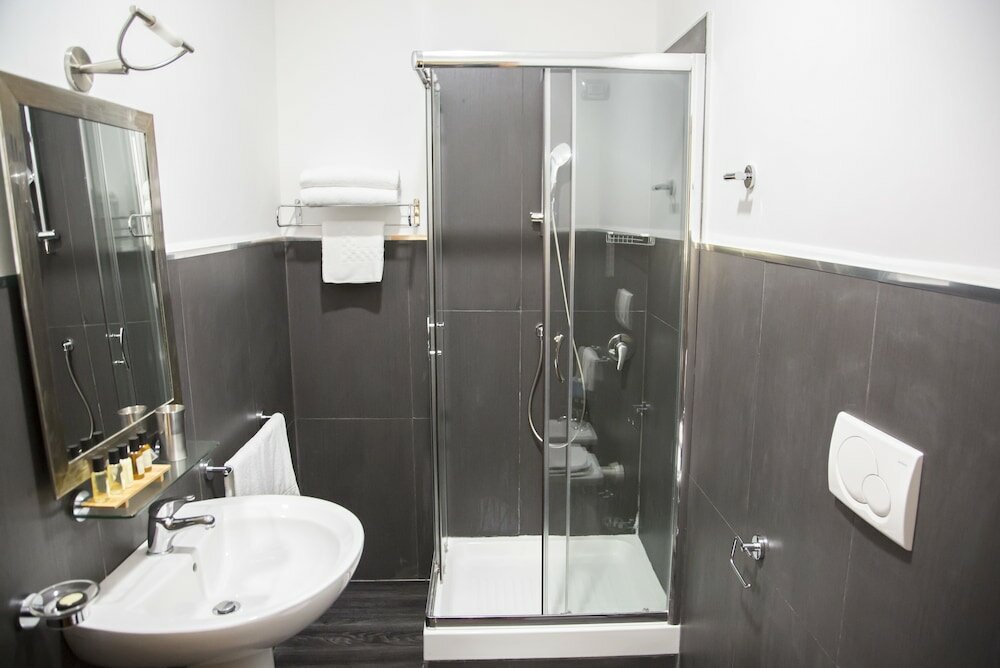 Фото Inn Rome Rooms & Suites