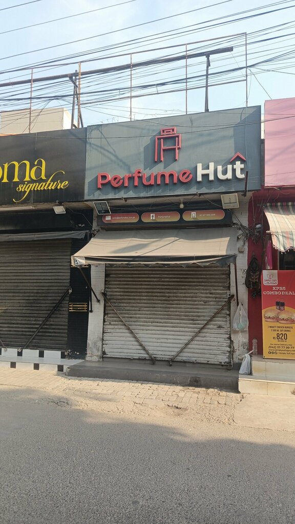 Perfume and cosmetics shop Perfume hut, Lahore, photo