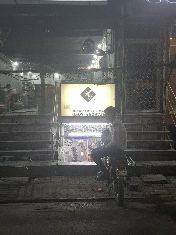 Hairdresser Mustafa hair saloon, Lahore, photo