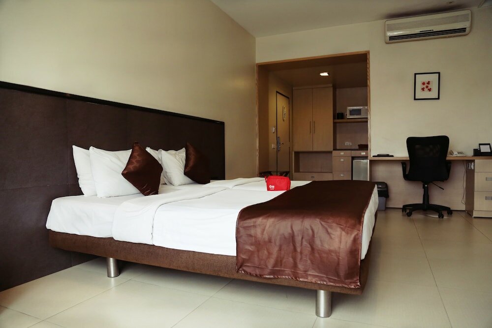 Фото Oyo 697 The Sirona Hotel