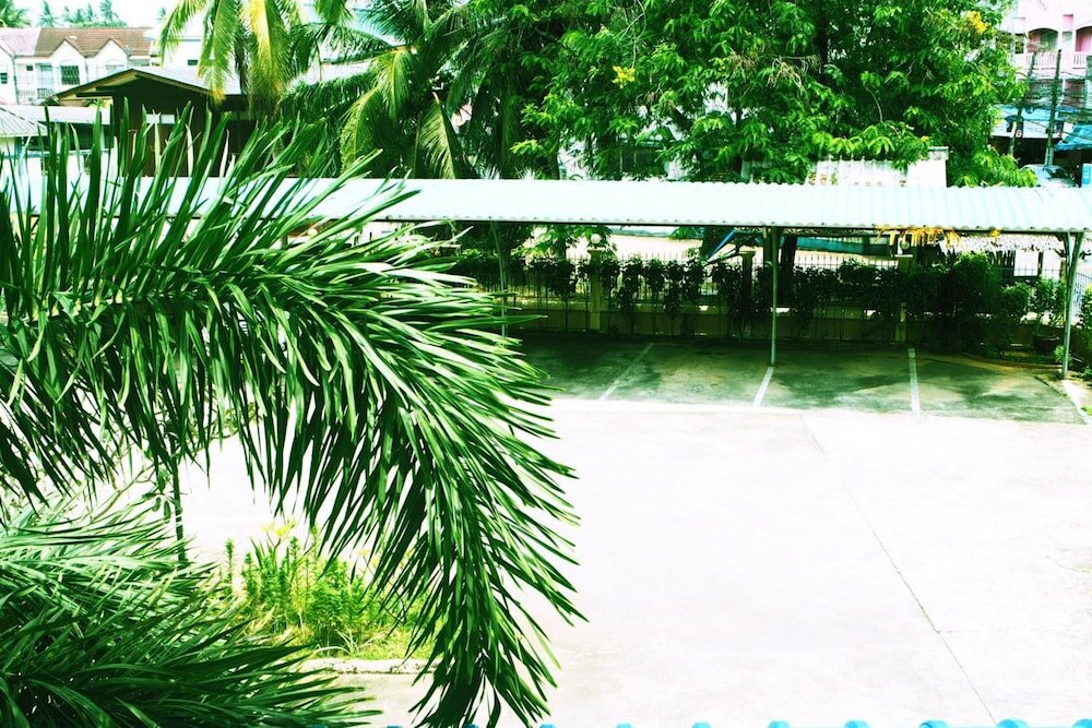 Фото Ritzy House Hotel