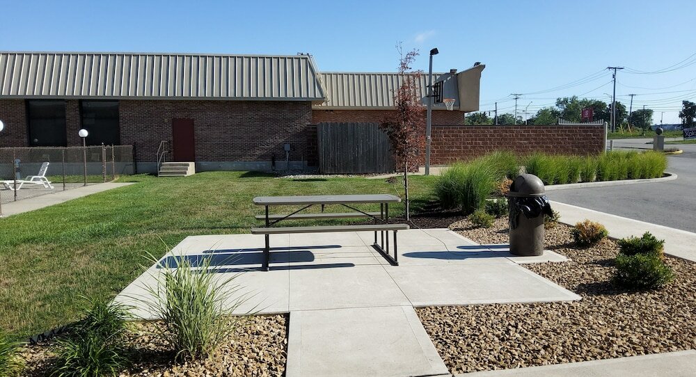 Фото Klopfenstein Inn and Suites