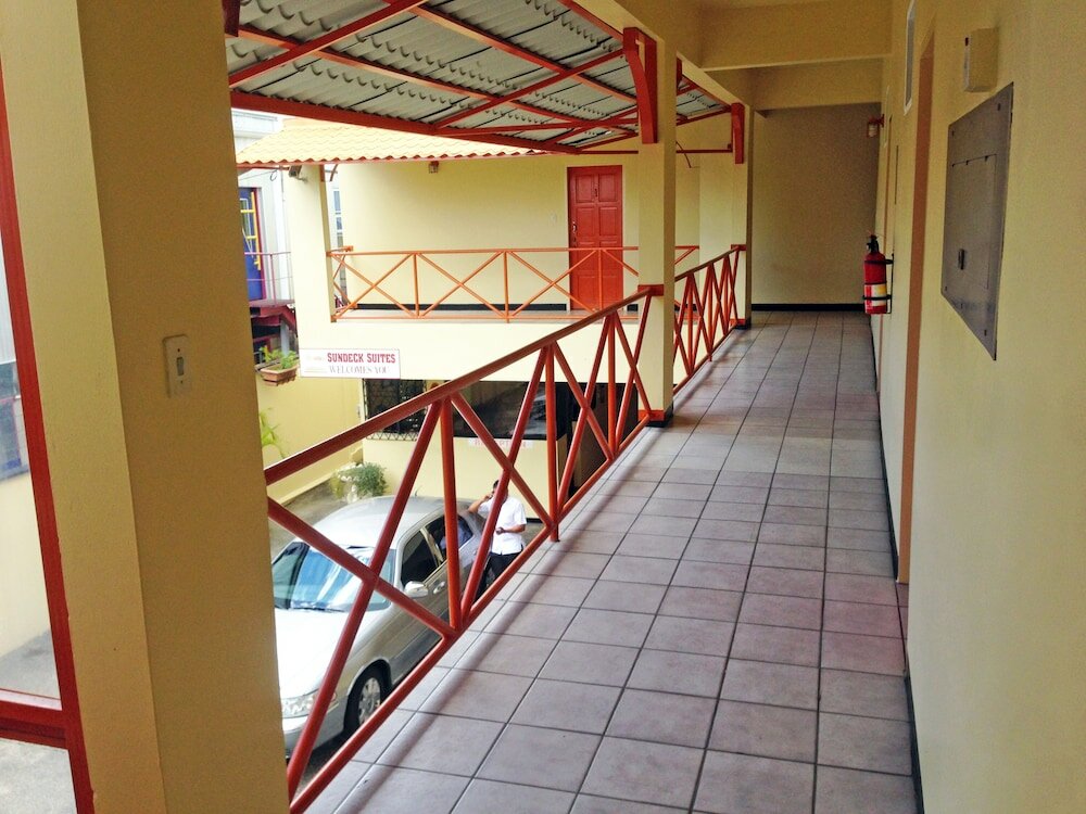 Фото Sundeck Suites