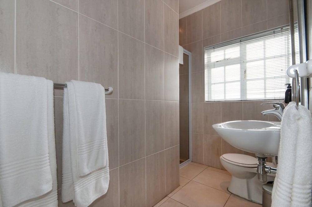 Фото Millard Crescent Guest House