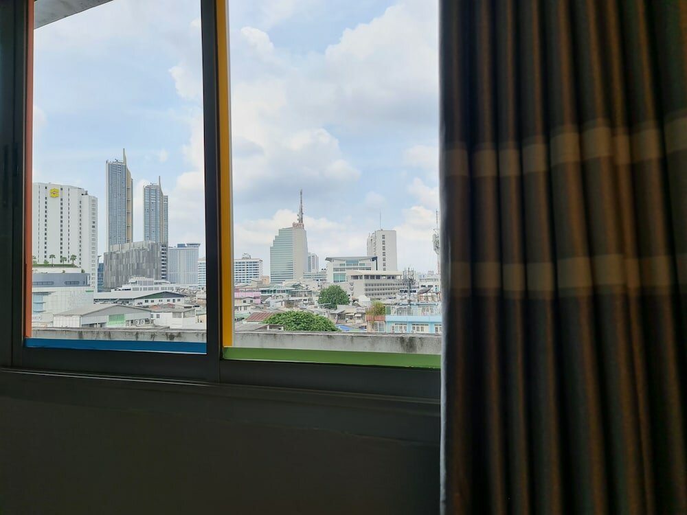 Фото Sathorn Terrace Apartment