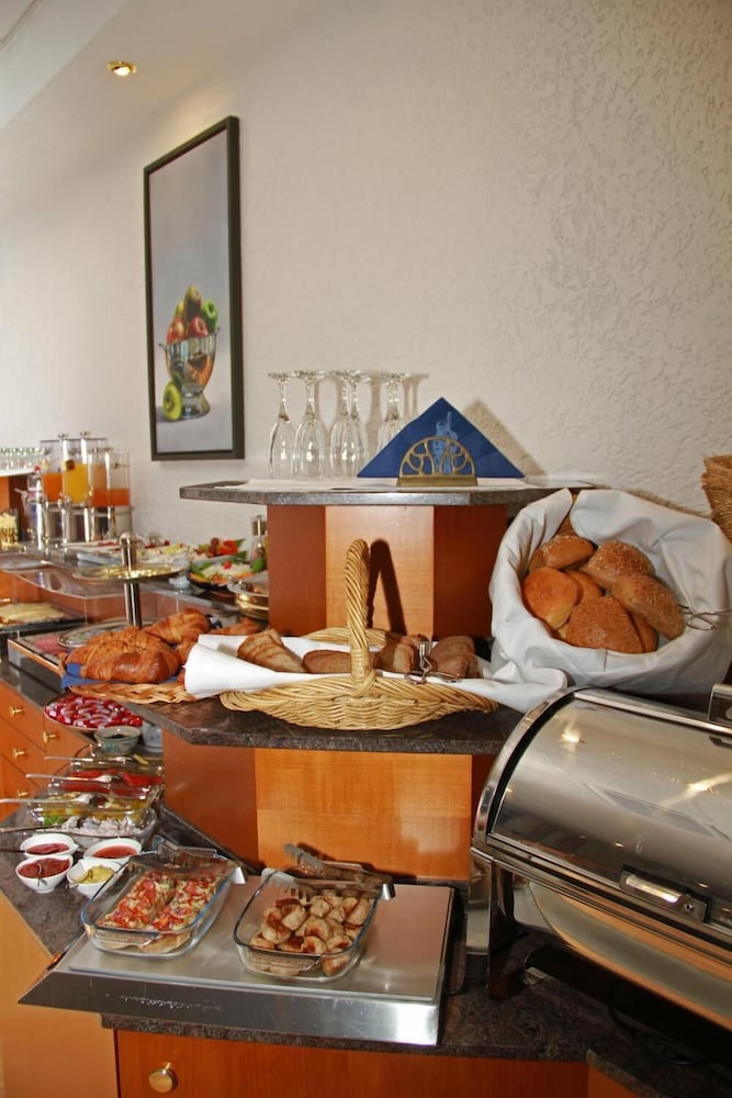 Фото Hotel RIESENJunior by Trip Inn