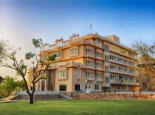 Внешний вид отеля Fateh Niwas в Удайпуре, фото 1
