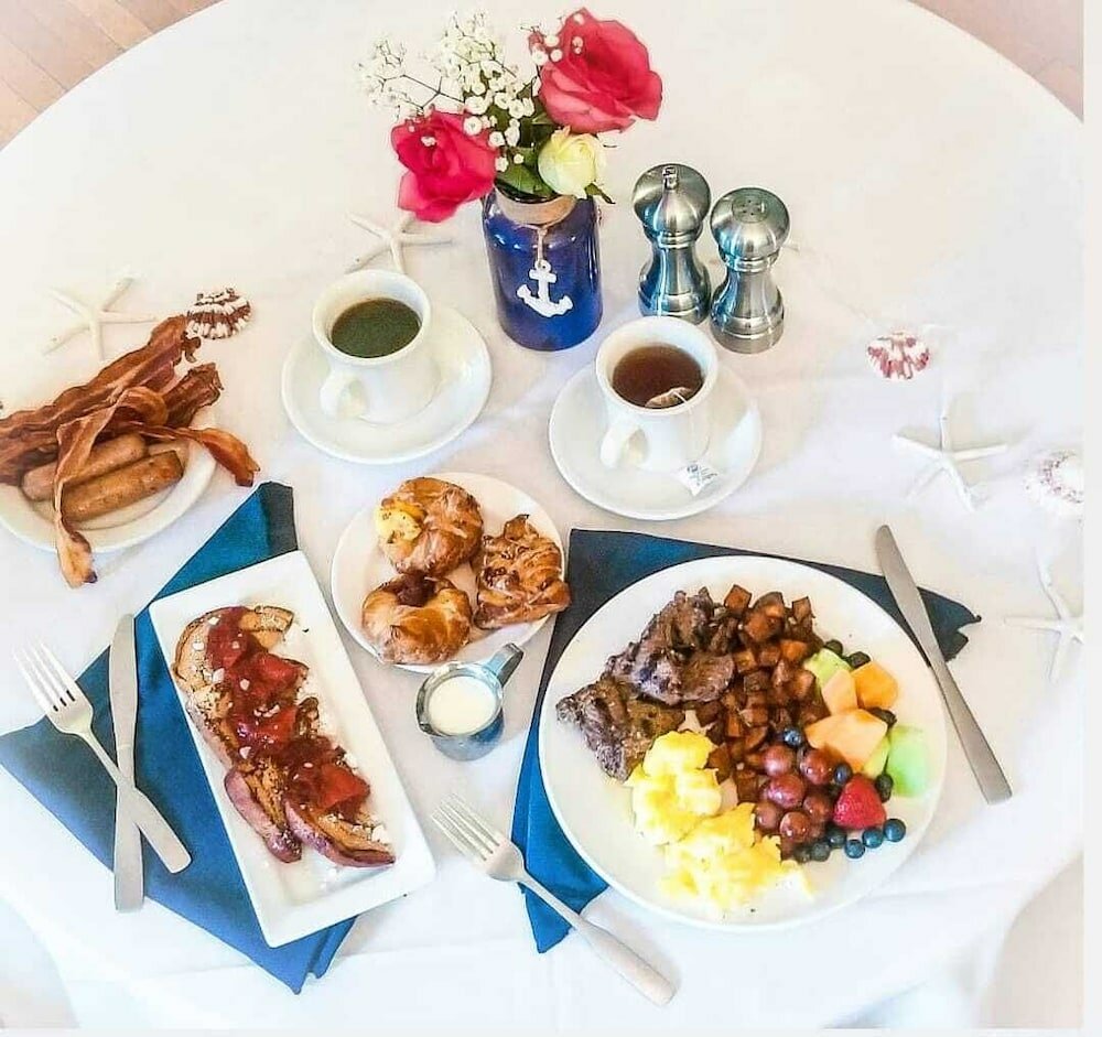 Фото Castle Manor Inn