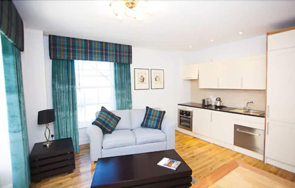 Фото Royal Athenaeum Suites