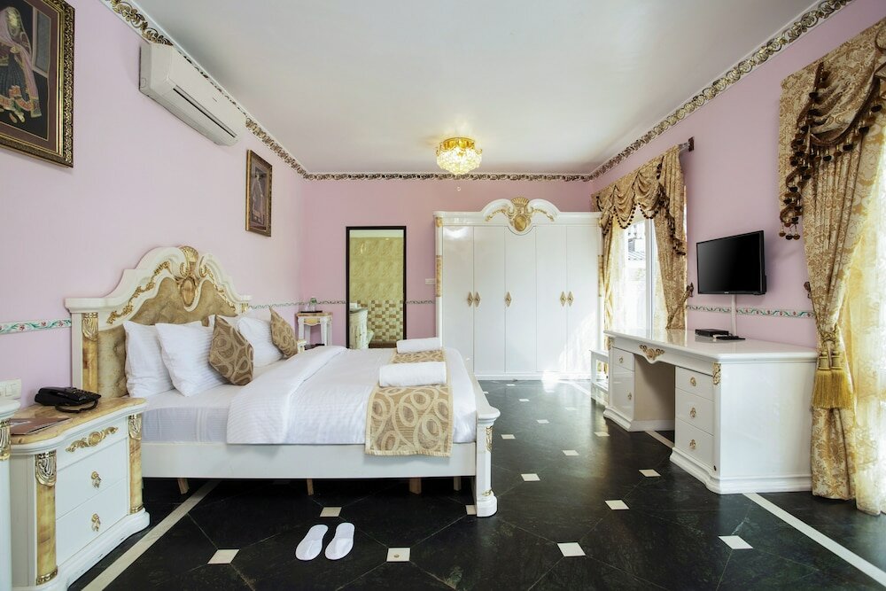 Фото Stone Wood River Front