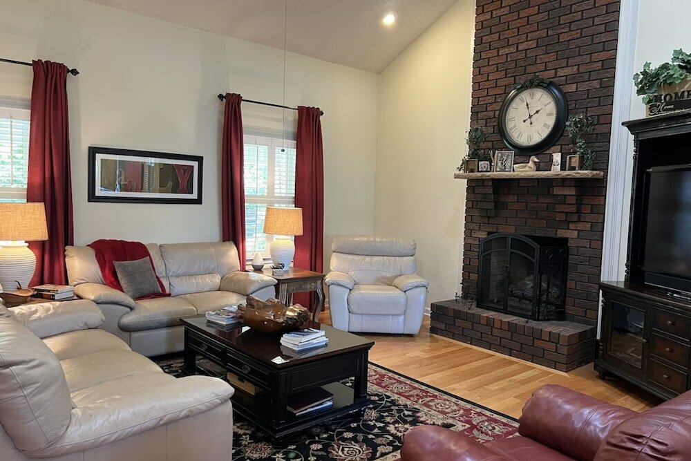 Фото Lake Living by Avantstay Sleeps 22 + Dock, Pool