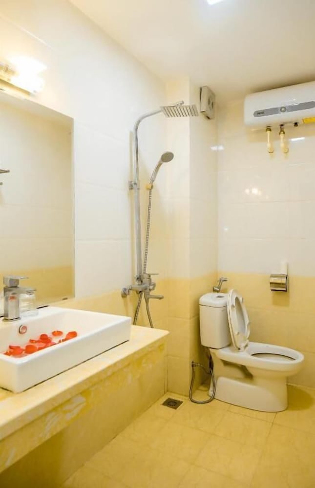 Фото Aloha Hotel Tay Ho -by Bay Luxury