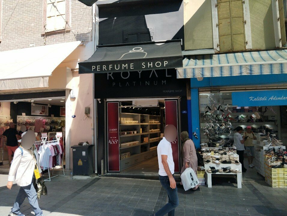 Perfume and cosmetics shop Hobi Parfumeri, Izmir, photo
