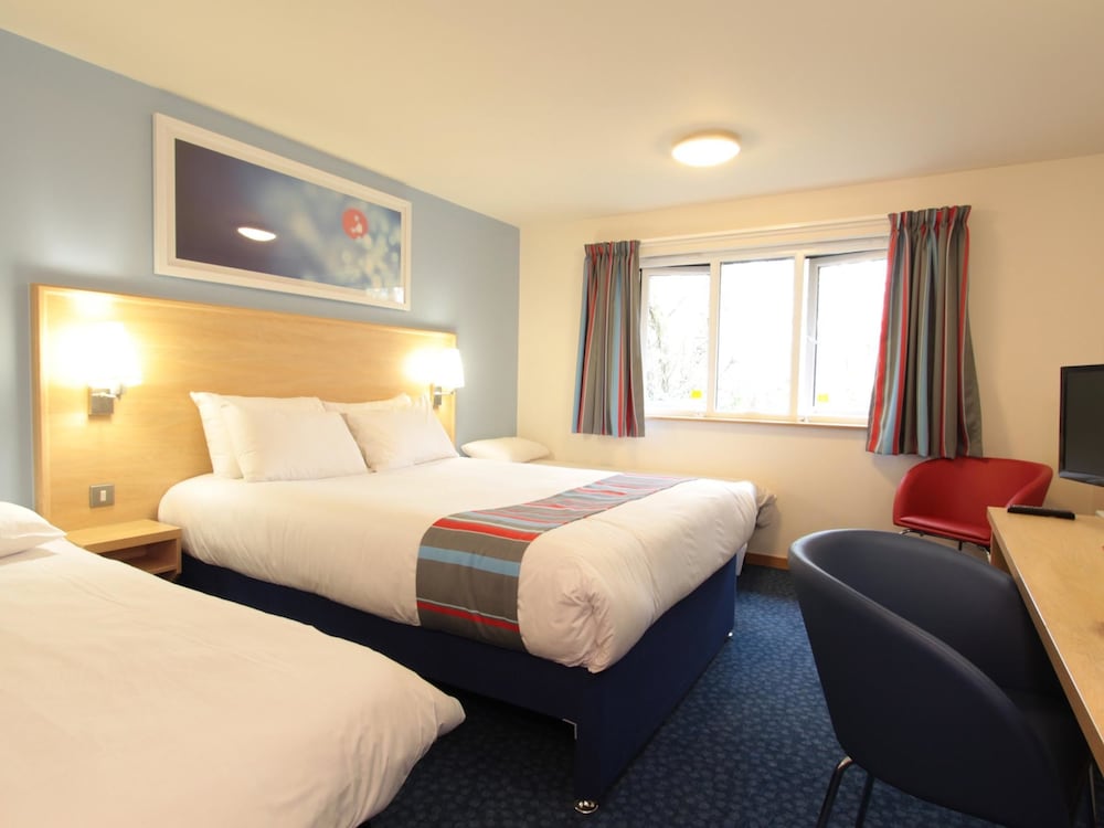Фото Travelodge London Central City Road Hotel