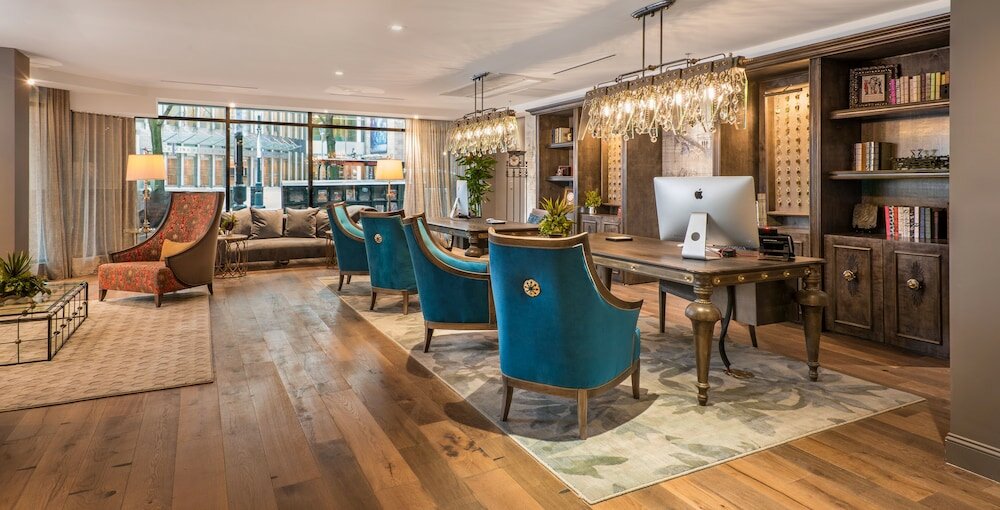 Фото The Ivey's Hotel