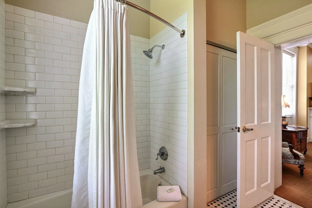 Фото The Presidents' Quarters Inn