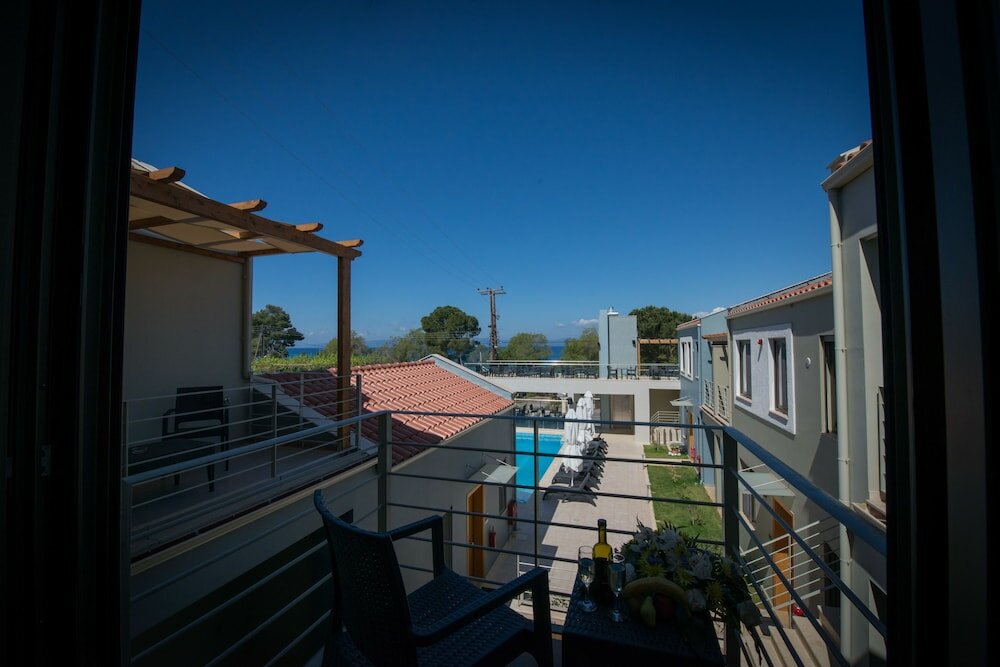 Фото Mantinia Bay Hotel