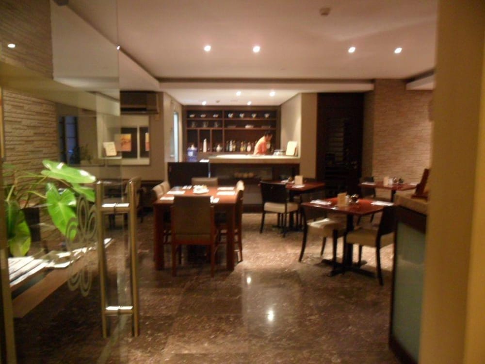 Фото Amorsolo Mansion