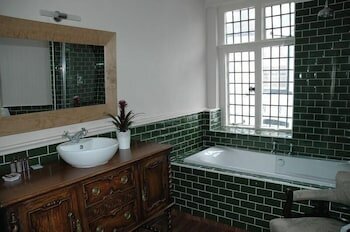 Фото The White Hart Hotel