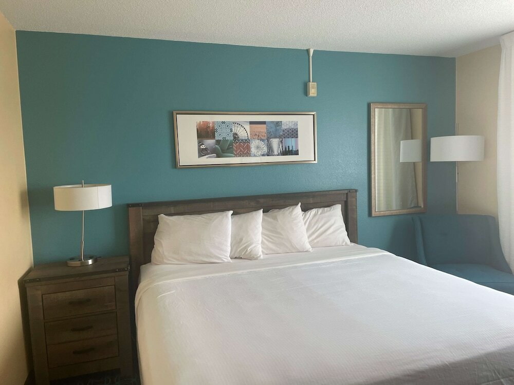 Фото SureStay Plus Hotel by Best Western Minot