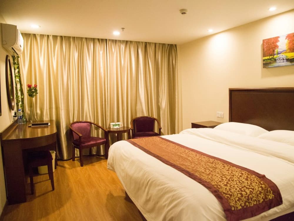 Фото GreenTree Inn TaiZhou XingHua WuLi Road WuLi Bridge Express Hotel