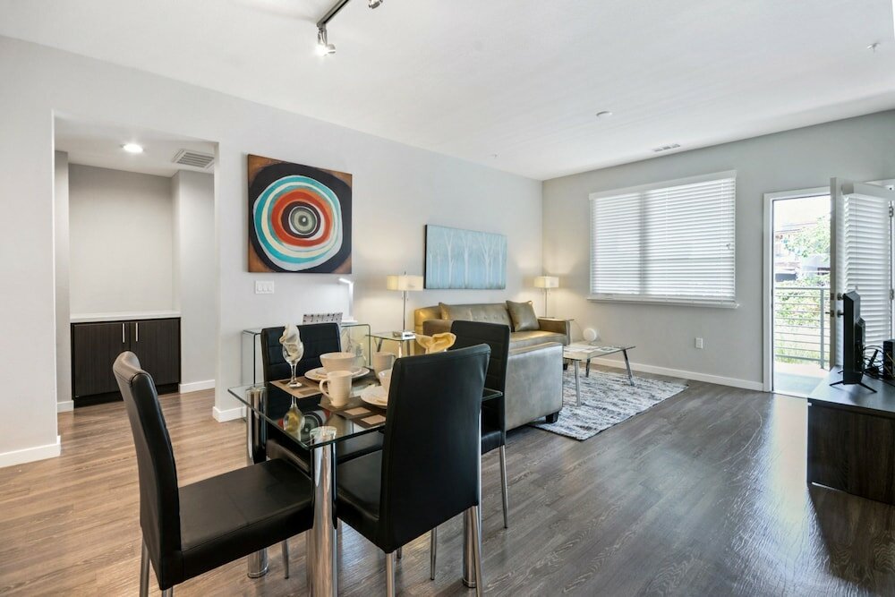 Фото Bluebird Suites near Facebook Hq