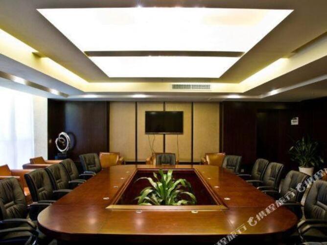 Фото Fuqinglong Huatian Holiday Hotel