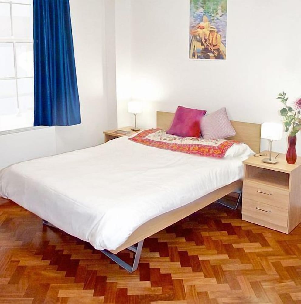 Фото Goodenough College