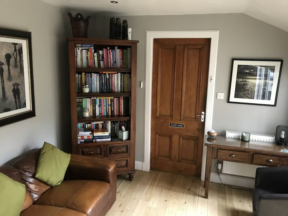 Фото Bythesea Guest House